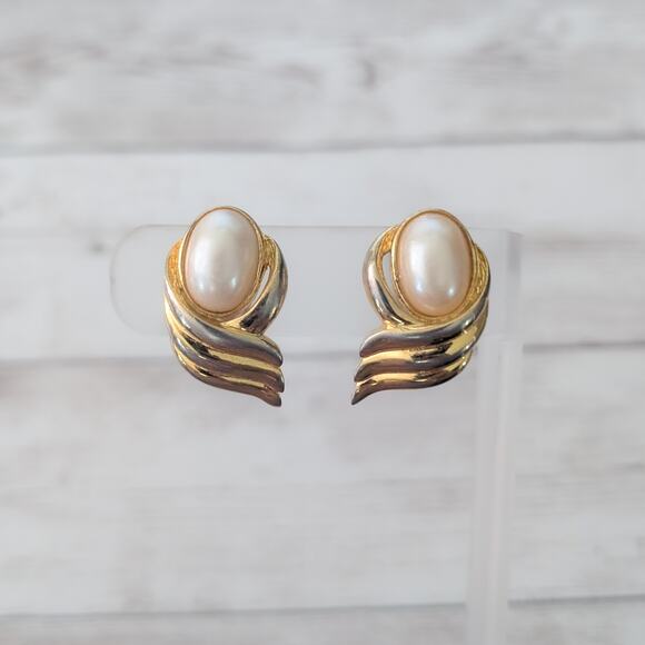 Vintage Clip On Earrings Gold Tone & Faux Pearl - Silvering - Picture 1 of 5